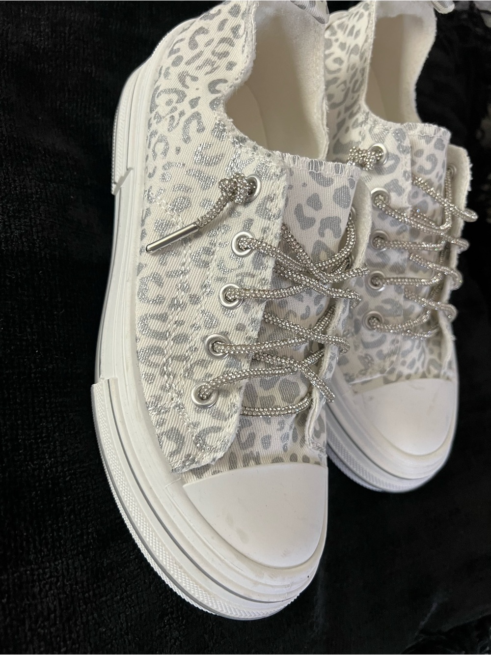 Very G White Leopard-Print Low-Top Sneakers with Silver Laces